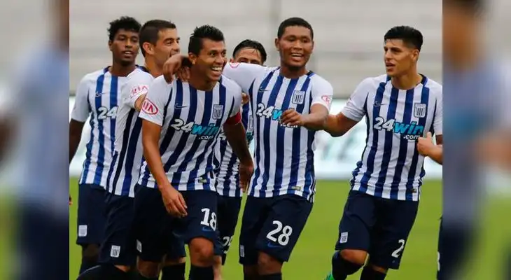 Alianza Lima celebrando una anotación