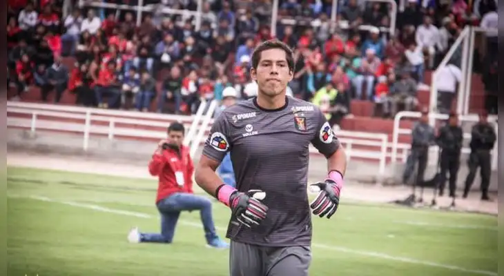 Patricio Álvarez, portero de 23 años se pone la camiseta del Cristal Patricio Álvarez, portero de 23 años se pone la camiseta del Cristal