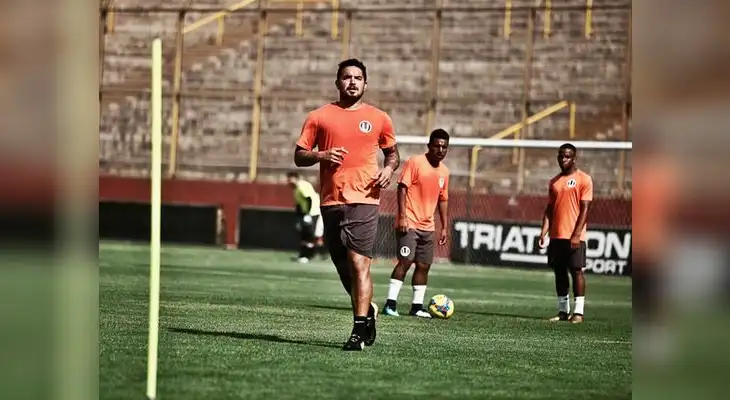 Universitario de Deportes busca su primer triunfo a costa del líder San Martín Universitario de Deportes busca su primer triunfo a costa del líder San Martín