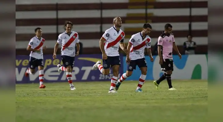 Municipal ganó 2-0 al Boys con goles de Ricardo Buitrago y Daniel Cabrera