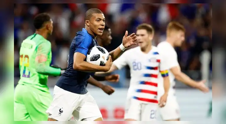 Kylian Mbappé celebra el gol del empate de Francia antes Estados Unidos Kylian Mbappé celebra el gol del empate de Francia antes Estados Unidos
