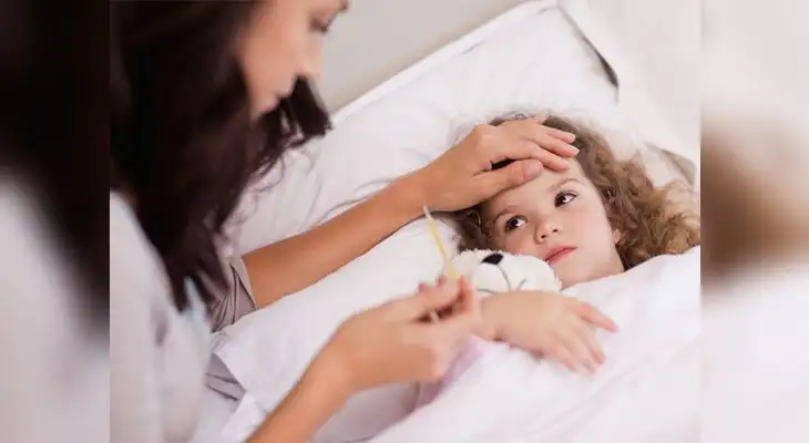 La forma de contagio de esta enfermedad es el contacto persona a persona, a través de las gotitas de saliva que se expulsan en el ambiente al estornudar La forma de contagio de esta enfermedad es el contacto persona a persona, a través de las gotitas de saliva que se expulsan en el ambiente al estornudar