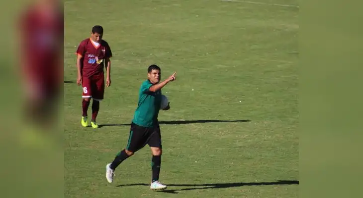 festejo del Huracán  por la goleada al Defensor Lima FOTO: César Condori