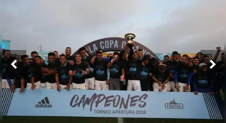 Lobatón levanta la copa
