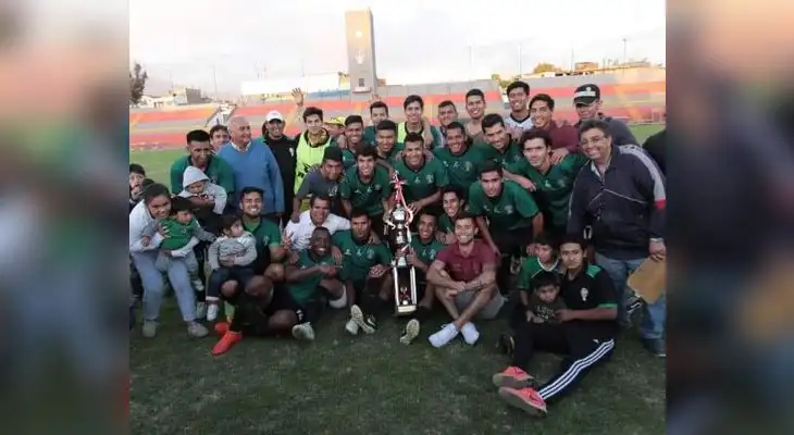 festejo de Sportivo Huracán por el título FOTO: César Condori