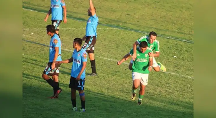 Festejo del gol del Corire y luego la bronca de la dirigencia por la baja taquilla. FOTO: César Condori Festejo del gol del Corire y luego la bronca de la dirigencia por la baja taquilla. FOTO: César Condori