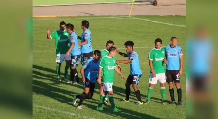 Corire generó las jugadas de gol, pero le faltó concretarlas. FOTO: César Eugenio Condori Corire generó las jugadas de gol, pero le faltó concretarlas. FOTO: César Eugenio Condori