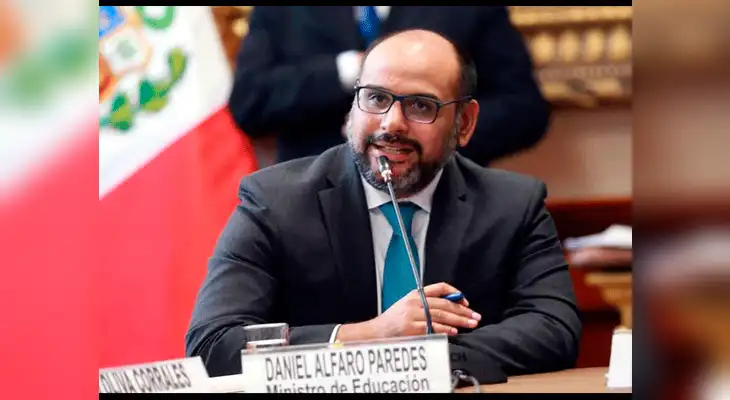  el Ministro de Educación, Daniel Alfaro, afirmó que no se prometió un alza gradual sino un estudio técnico. 