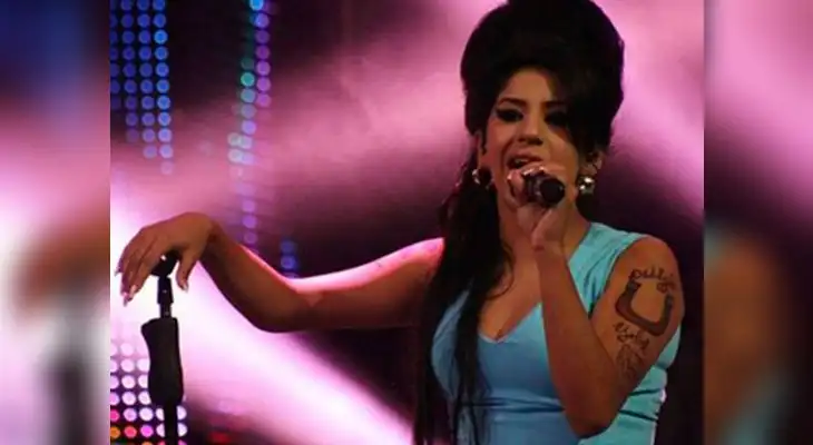 Imitadora de Amy Winehouse denuncia a local que no le permitió cantar por falta de público