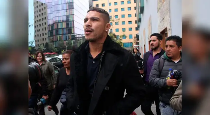 Fiscal investiga quién le sirvió el anís contaminado a Paolo Guerrero Fiscal investiga quién le sirvió el anís contaminado a Paolo Guerrero