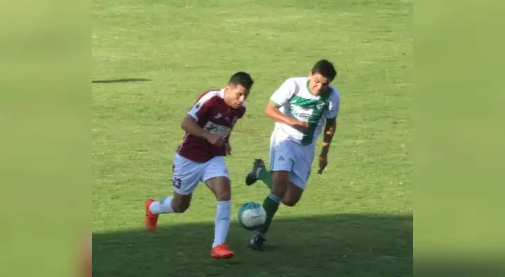 Sportivo Huracán (de guinda) va con todo ante Alipio Ponce para asegurar clasificación directa