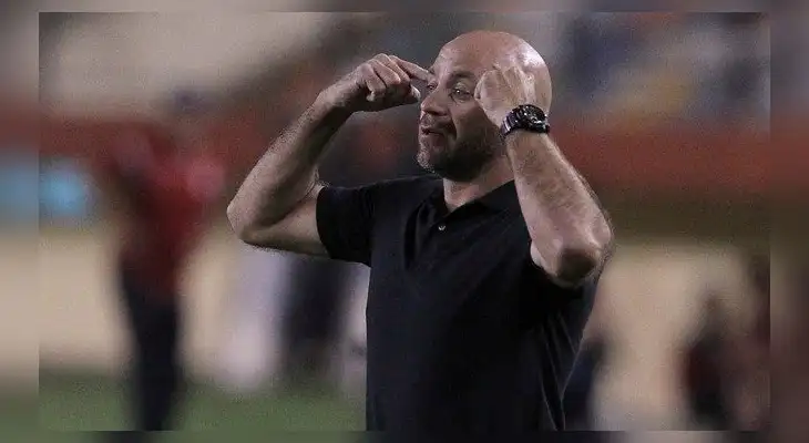 El técnico de Sport Rosario , Fernando Nogara piensa que lo quieren bajar