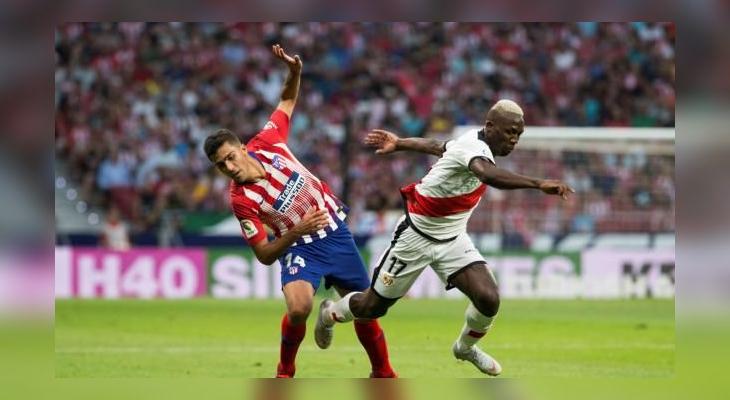 Luis Advíncula fue elegido como el jugador del mes de setiembre