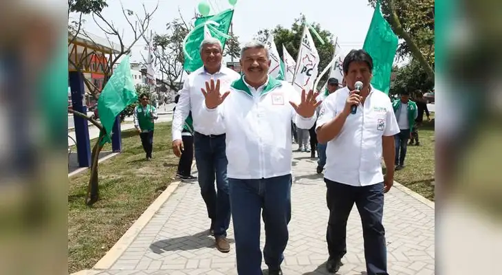 Alberto Beingolea realizó su cierre de campaña en Surquillo junto a Yola Polastri.