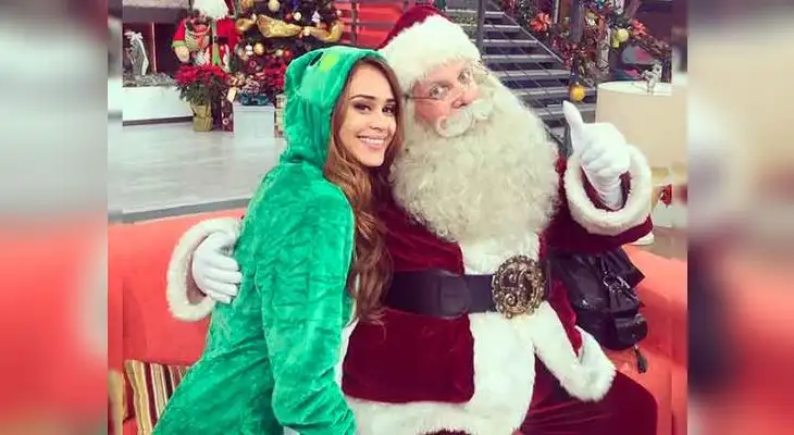 Yanet García se convirtió en sexy regalo por Navidad Yanet García se convirtió en sexy regalo por Navidad