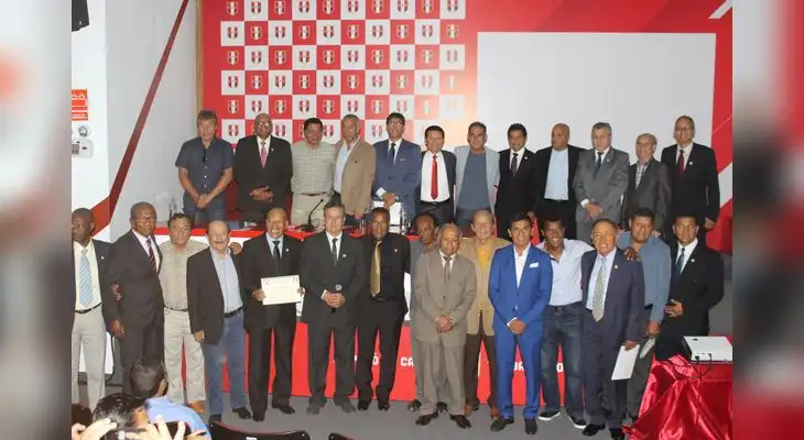 Uribe junto a técnicos nacionales participarán en Seminario de Fútbol Uribe junto a técnicos nacionales participarán en Seminario de Fútbol