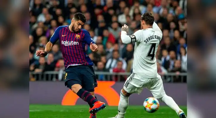 Luis Suárez anota el primer gol del encuentro por la Copa del Rey Luis Suárez anota el primer gol del encuentro por la Copa del Rey