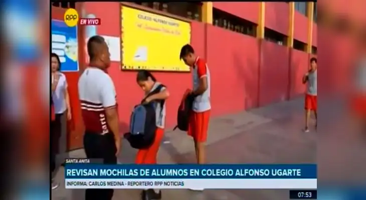Profesores revisaron mochilas en colegio Alfonso Ugarte Profesores revisaron mochilas en colegio Alfonso Ugarte