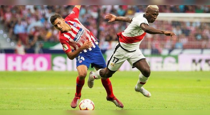 Valencia podría ser el próximo equipo de Luis Advíncula