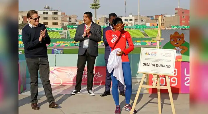 Omará no pudo contentar las lágrimas por el homenaje recibido por Lima 2019 Omará no pudo contentar las lágrimas por el homenaje recibido por Lima 2019