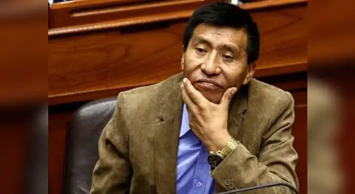 Por consignar documentación falsa en licitaciones con el Estado