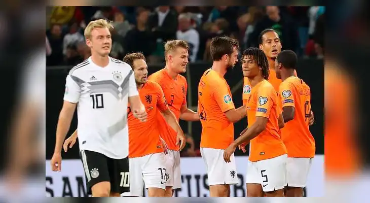 Holanda venció en el Volksparkstadion a Alemania por 4 a 2  FOTO: EFE