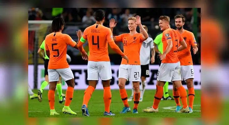 Festejo de los jugadores de Holanda tras la victoria 4 a 2 ante Alemania. FOTO: EFE