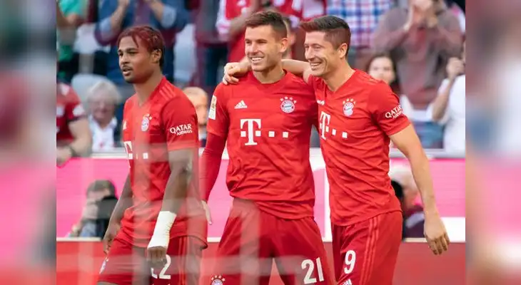 Celebración por el gol de Lewandoski Celebración por el gol de Lewandoski