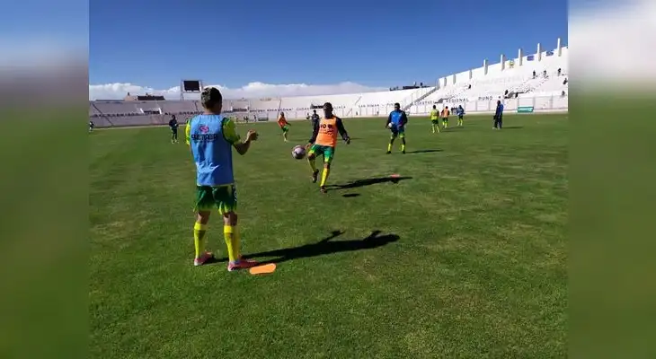 redicoop san Román le metió una goleada de 12-0 al Hospital en el estadio Guillermo Briceño Rosamedina. FOTO: Facebook Credicoop San Román
