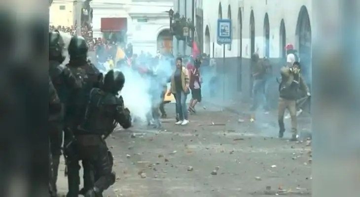 Manifestantes se enfrentaron a la policía en Ecuador