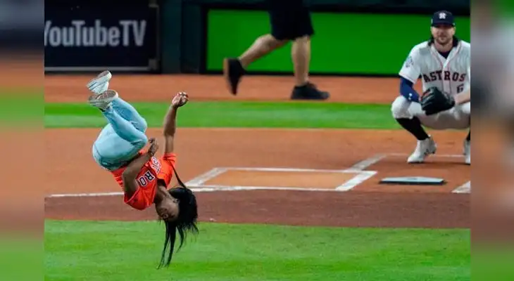 Simone Biles realizó el primer lanzamiento de la Serie Mundial entre Astros de Houston y Nacionales 