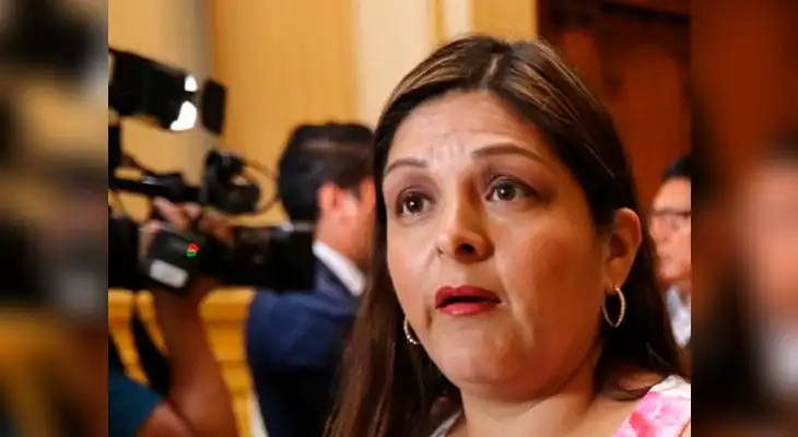 Karina Beteta exhorta a TC ha resolver de acuerdo a la Constitución. Karina Beteta exhorta a TC ha resolver de acuerdo a la Constitución.