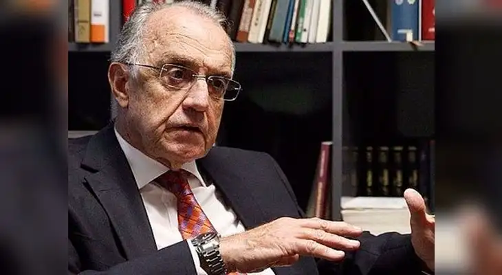 Ferrero también votó a favor de admitir la demanda competencial enviada por Olaechea. Ferrero también votó a favor de admitir la demanda competencial enviada por Olaechea.
