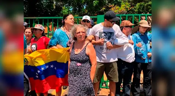 Los seguidores de Guaidó y Maduro se pelearon frente a la embajada de Venezuela en Brasil 