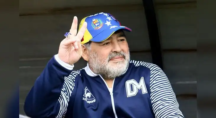 Maradona duró apenas 2 meses en el Lobo Maradona duró apenas 2 meses en el Lobo