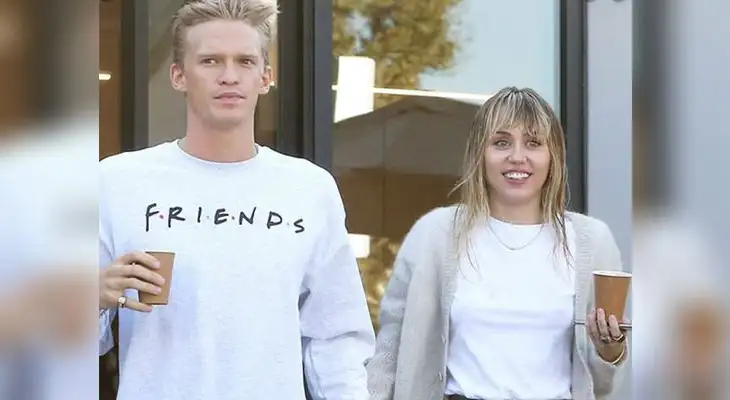 Miley Cyrus rompe su relación con Cody Simpson para disfrutar su soltería Miley Cyrus rompe su relación con Cody Simpson para disfrutar su soltería
