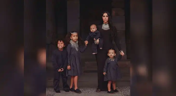 Kim Kardashian siempre muestra su día a día por redes sociales