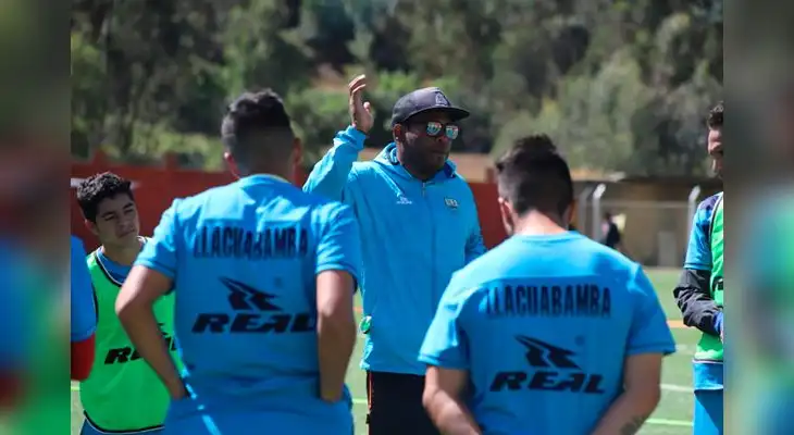 Roberto Tristán es técnico del Llacuabamba, trabaja junto a Carlos Fernández. FOTO: Prensa Llacuabamba