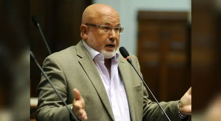 Carlos Bruce condenó acto de discriminación 