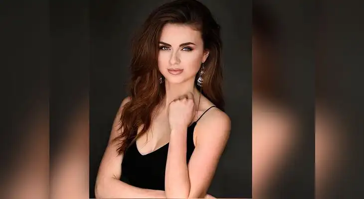 La miss Alyssa Boston que representa a Canadá usa traje típico inspirado en la marihuana 