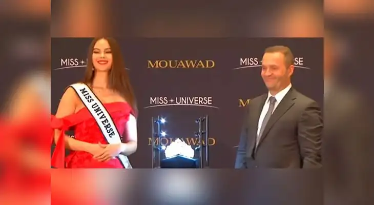 La corona tiene un diamante amarillo de 62 quilates rodeada de 1000 diamantes