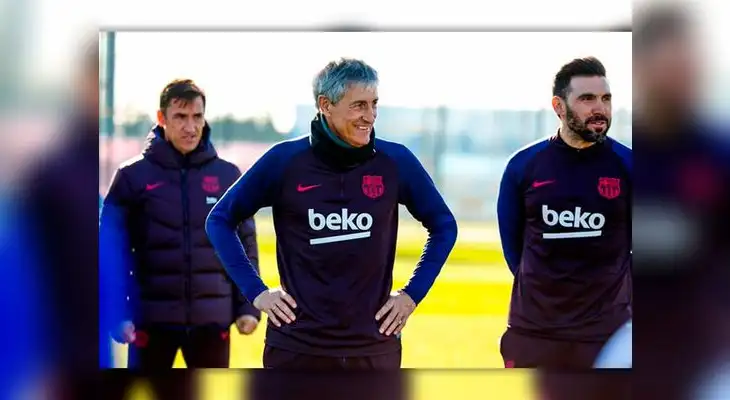 Quique Setien y su comando técnico ya están a cargo de los trabajos tácticos del Barcelona Quique Setien y su comando técnico ya están a cargo de los trabajos tácticos del Barcelona
