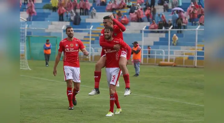 Este festejo del Cienciano se repitió en cinco ocasiones Este festejo del Cienciano se repitió en cinco ocasiones