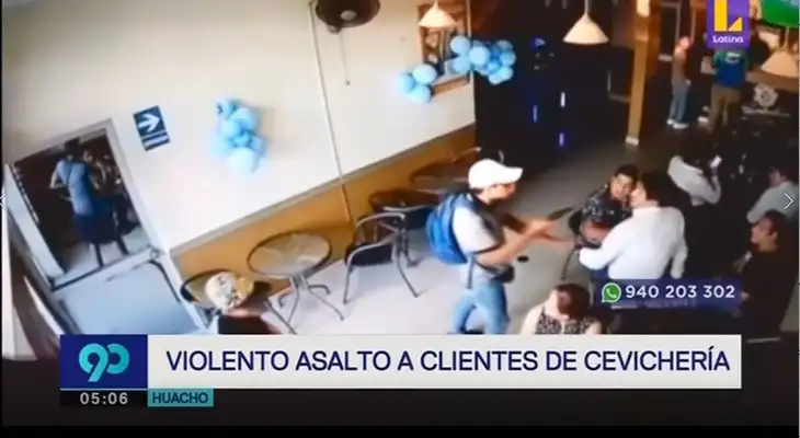 Cámaras de seguridad registraron violento asalto a cebichería Cámaras de seguridad registraron violento asalto a cebichería