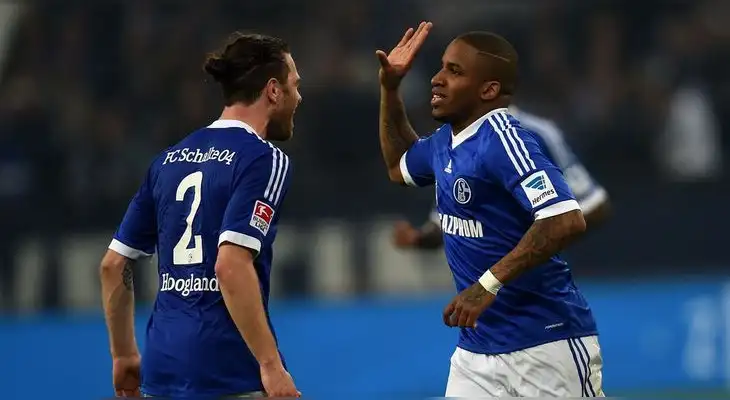 Hinchas del Schalke respaldaron golazo de Farfán. Hinchas del Schalke respaldaron golazo de Farfán.
