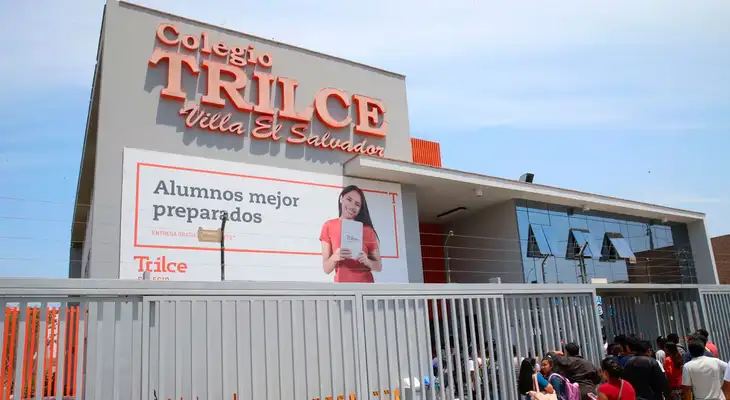 Padres de familia exigen la reducción del 50% de las pensiones. Padres de familia exigen la reducción del 50% de las pensiones.