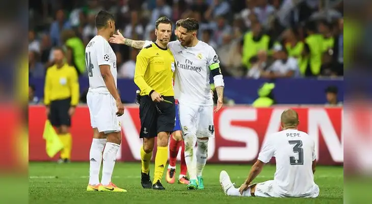 El inglés en plena conversación con Sergio Ramos