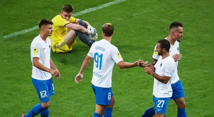 A pesar de los 10 goles, el portero del Rostov fue la figura del partido A pesar de los 10 goles, el portero del Rostov fue la figura del partido