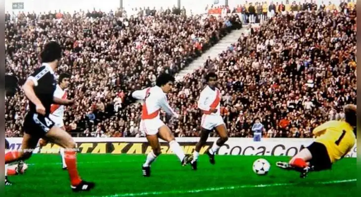 César Cueto anotó el gol del empate ante Escocia.