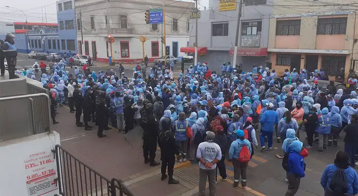 Trabajadores chalacos se quedarán sin trabajo tras polémica decisión. Trabajadores chalacos se quedarán sin trabajo tras polémica decisión.